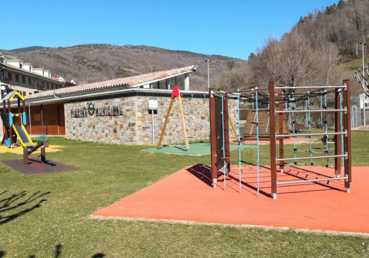 Llanars - Pista Poliesportiva i Àrea de Jocs infantil